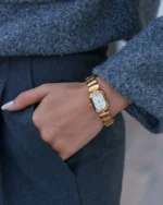 ⁦ساعة السبائك النسائية بلون ذهبي | LAS011L⁩ - الصورة ⁦3⁩