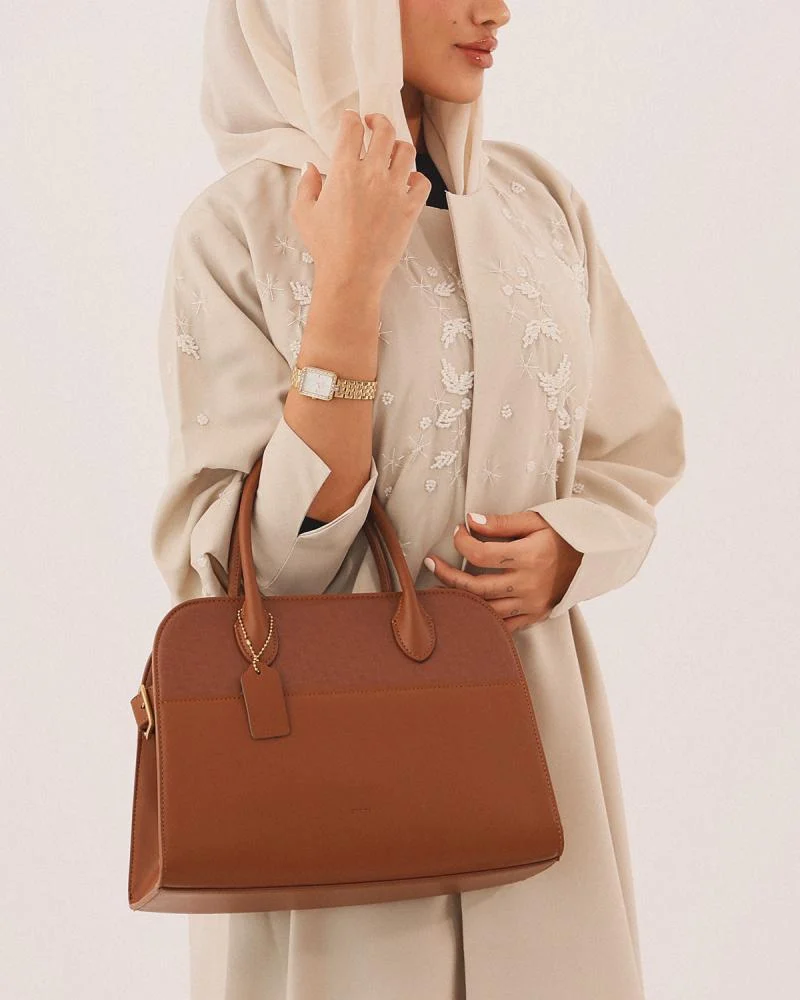 Alternative view of شنطة نسائية بحجم واسع بلون بني | ZLH1267F