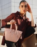 ⁦شنطة بحجم صغير ومناسب باللون الوردي | ZLH1256F⁩ - الصورة ⁦2⁩